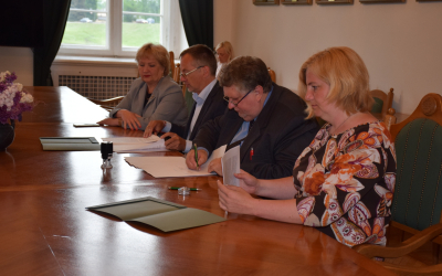 Līguma parakstīšana